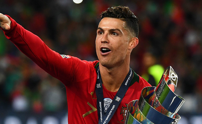 Ronaldo ‘đốn tim’ người hâm mộ sau khi liên tiếp lập kỷ lục