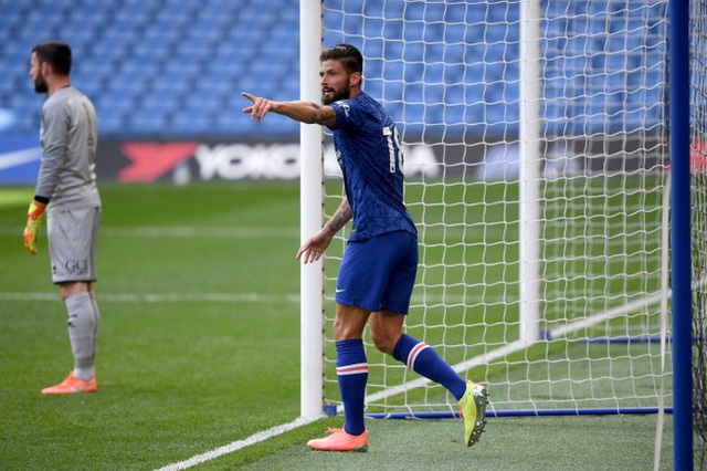 Olivier Giroud tỏa s&aacute;ng, Chelsea v&ugrave;i dập QPR 7-1