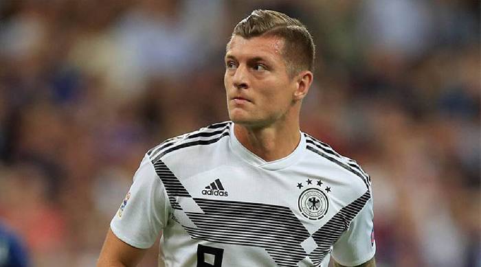 Toni Kroos mỉa mai đồng đội cũ, CĐV chỉ đích danh 'nạn nhân'