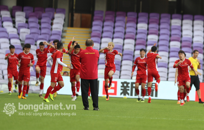 Báo Hàn Quốc: HLV Park Hang Seo hãy dùng 'phép thuật' cứu Việt Nam