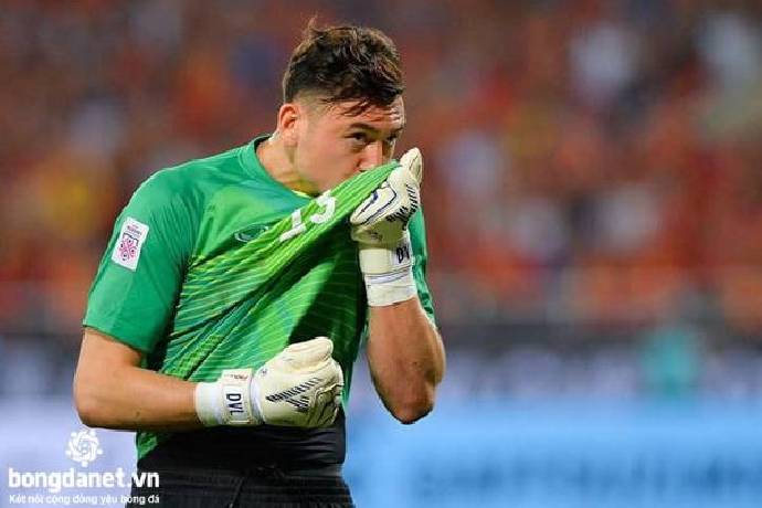 Văn Lâm nhận vinh dự đặc biệt tại Nhật Bản