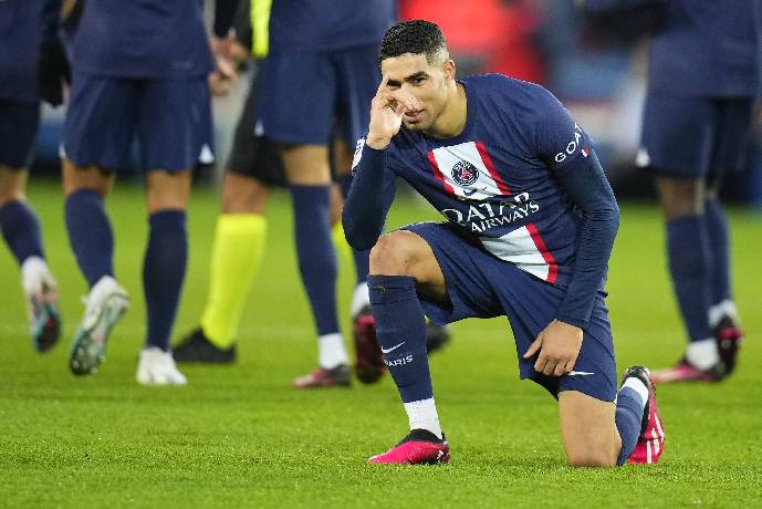 Hakimi nhận rổ gạch đá sau nước đi cao tay vụ ly hôn