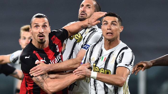 'Đá đểu' Ronaldo, Ibrahimovic bị fan CR7 'ném đá' dữ dội