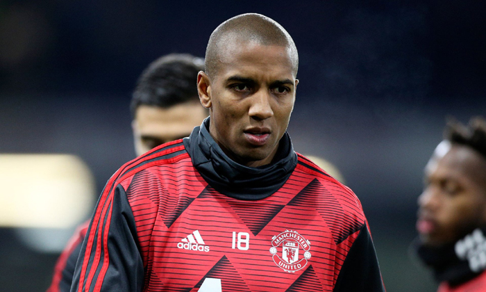 Tin chuyển nhượng ngày 17/1: Ashley Young chuẩn bị chia tay MU