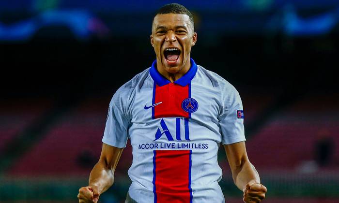 Lập hat-trick giúp PSG hạ Barca, Kylian Mbappe vượt huyền thoại