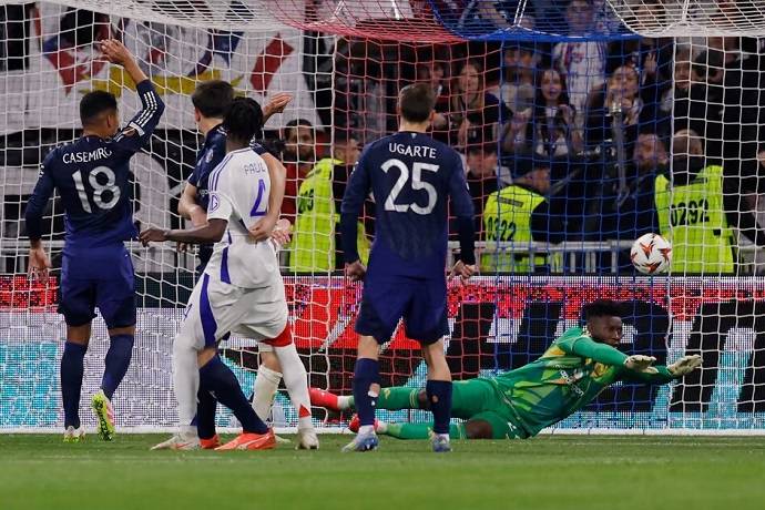 Chuyên gia Tony Ansell dự đoán MU vs Lyon, 2h00 ngày 18/4