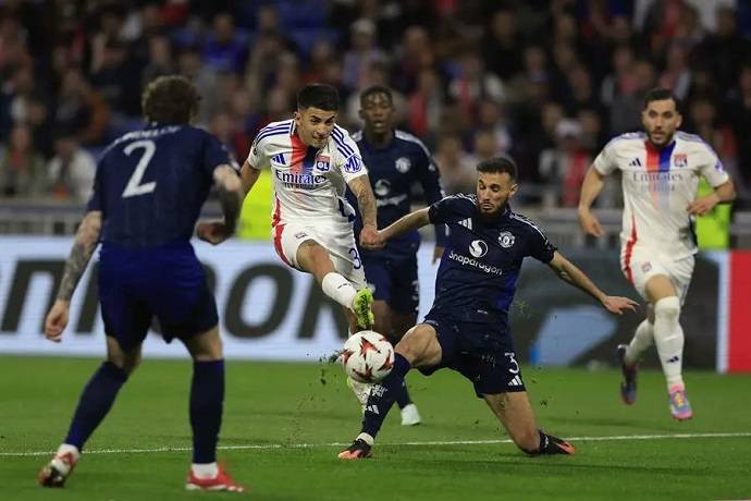 Siêu máy tính dự đoán MU vs Lyon, 2h00 ngày 18/4