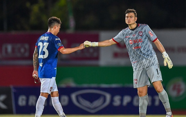 Muangthong ngụp lặn ở Thai League, Văn Lâm vẫn nói cứng