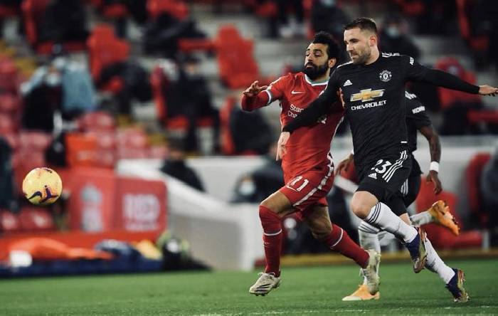 Bỏ túi Salah ở đại chiến Liverpool, Luke Shaw nhận mưa lời khen