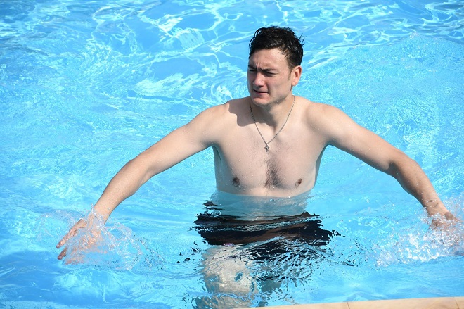 Đặng Văn Lâm lộ ảnh khỏa ngực trần, fan nữ rần rần bắn tim