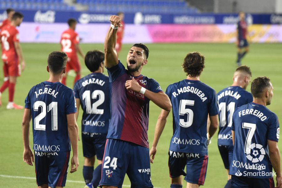 Huesca tiếp bước Cadiz l&ecirc;n hạng La Liga 2020/2021