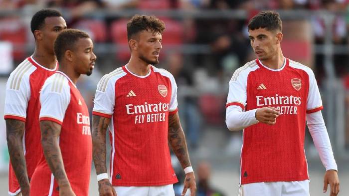 'Đến cái cửa cậu ta cũng gõ không nổi, Arteta đang kỳ vọng điều gì vậy?'