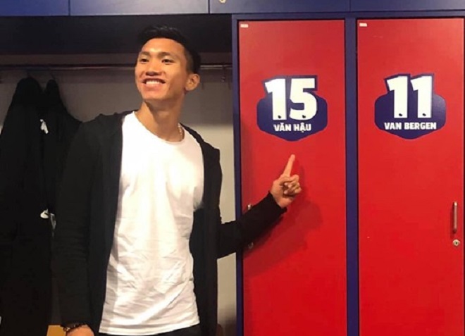 Đoàn Văn Hậu có mặt tại Hà Lan và sẵn sàng đạp cỏ sân Heerenveen