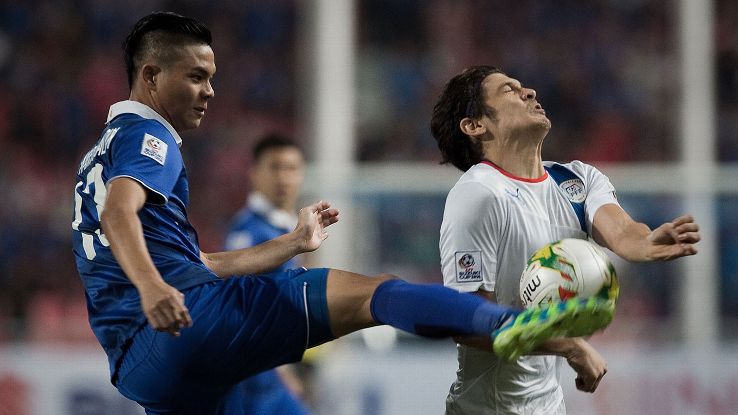 Hậu vệ ĐT Th&aacute;i Lan: Tuyển Việt Nam rất tiến bộ