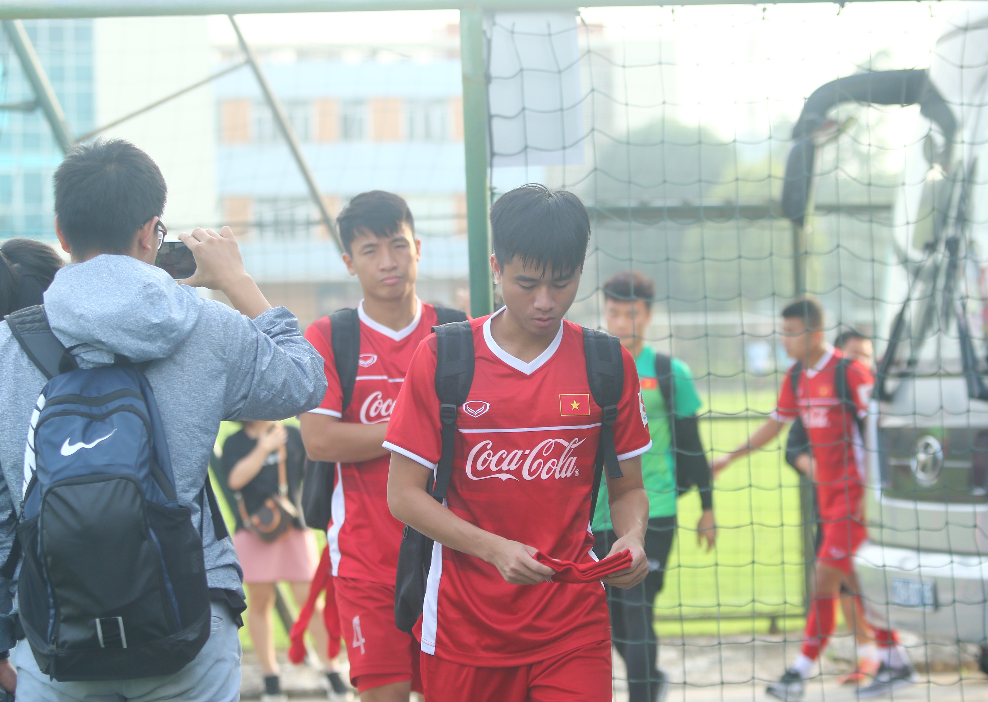 Sao U22 Việt Nam phát minh ra tuyệt chiêu đối phó mặt cỏ nhân tạo