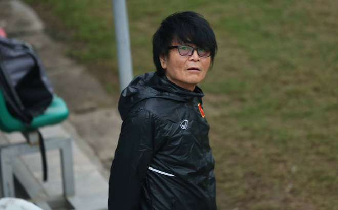 Suốt ruột với Tiến Linh, thầy Park cầu cứu 'thần y' Choi Ju Young