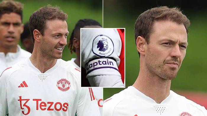 Ẩn ý phía sau bản hợp đồng của Man United với Jonny Evans