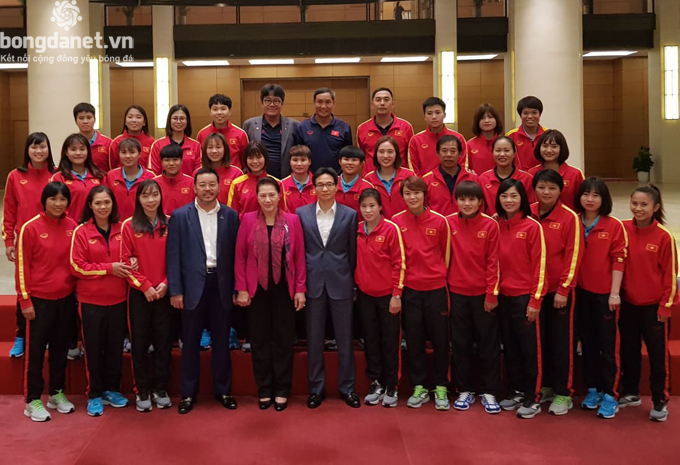 ĐT nữ Việt Nam nhận quà đặc biệt trước SEA Games 30