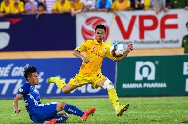 Nhà vô địch V-League 2017 sẽ xuống hạng trong Ngày Phụ nữ Việt Nam, 20/10?