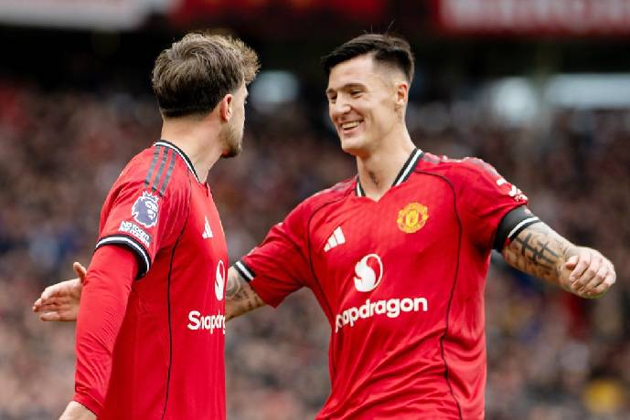 HLV Amorim tuyên bố MU chơi bóng dài trước Liverpool