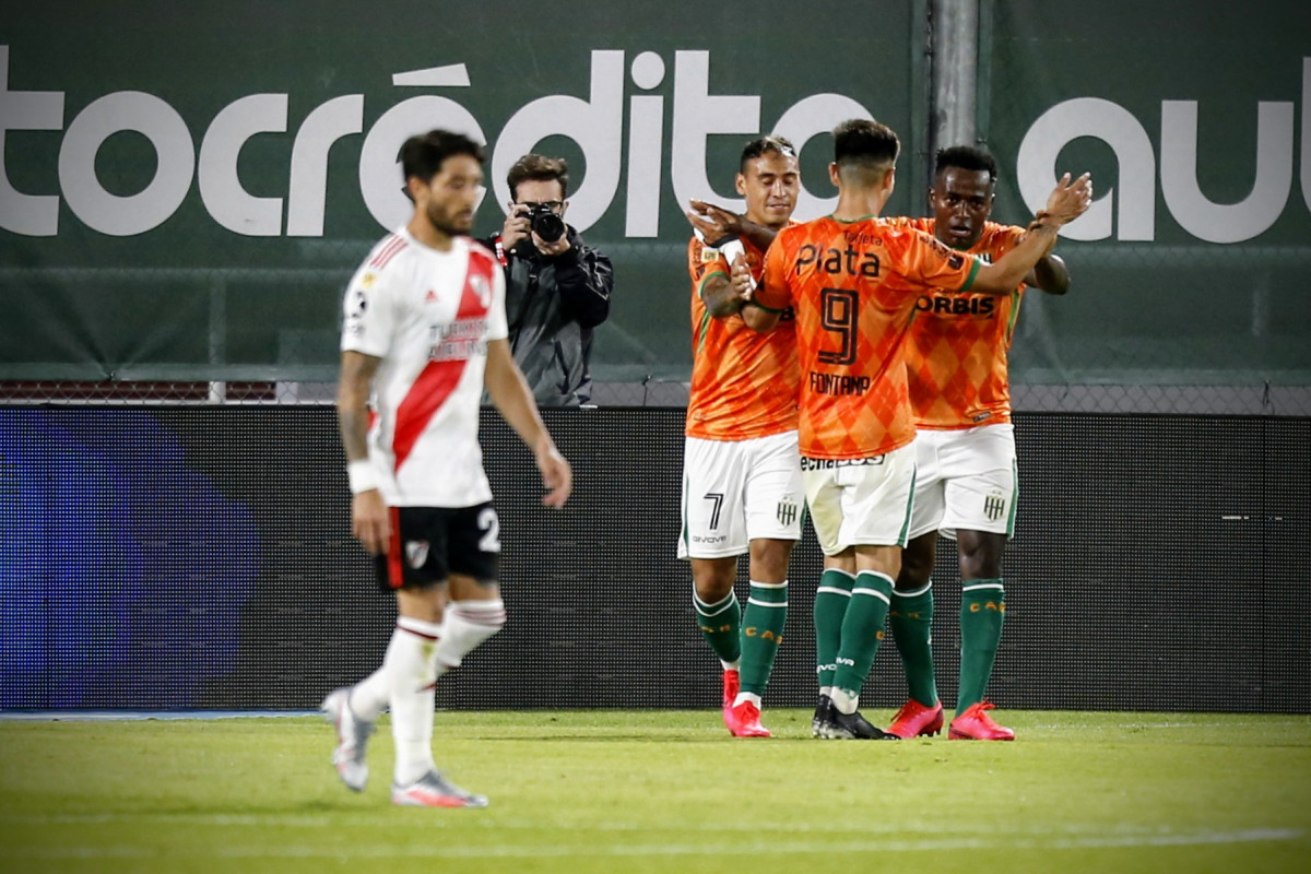 Nhận định CA Banfield vs River Plate, 7h30 ngày 21/11