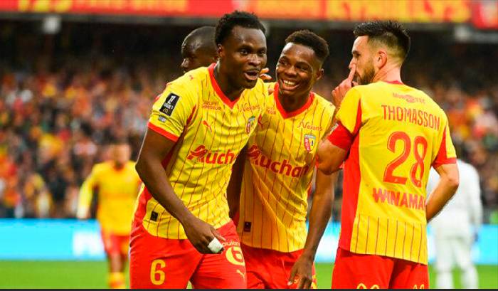 Nhận định, soi kèo Lens vs Feignies Aulnoye, 03h00 ngày 20/12: Một trời một vực