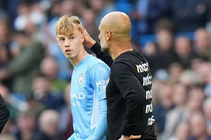 Vì sao Pep Guardiola ‘đánh rơi’ báu vật Cole Palmer vào tay Chelsea?