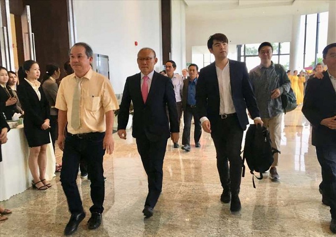 Người đại diện thầy Park tiết lộ thời điểm đàm phán hợp đồng mới với VFF