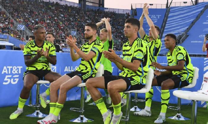 Tân binh 75 củ hoá trò hề, CĐV Arsenal: 'Maguire 2.0 của Arteta đây rồi'