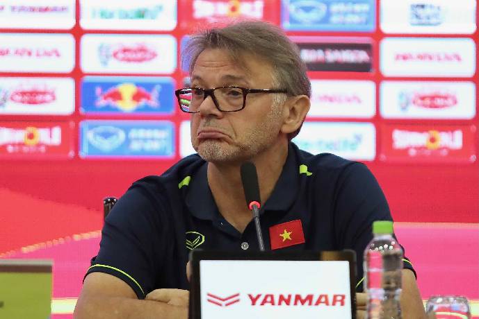 HLV Troussier: 'Tuyển Việt Nam có thể gây bất ngờ trước Iraq'