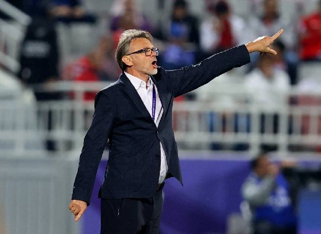 Báo Trung Quốc: ‘HLV Troussier rất dễ bị sa thải’