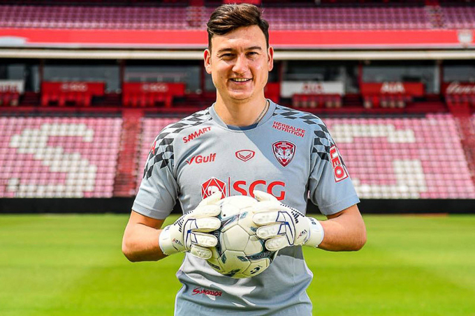 Trợ lý HLV Muangthong đảm bảo vị trí cho Văn Lâm