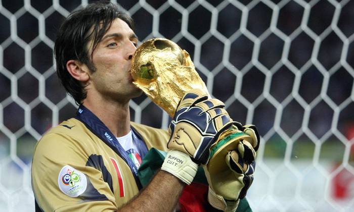 Gianluigi Buffon giành giải Thủ môn xuất sắc nhất thế kỷ 21