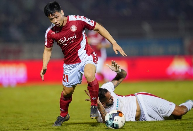 Công Phượng từng ghi bao nhiêu bàn vào lưới SLNA trên sân Vinh?