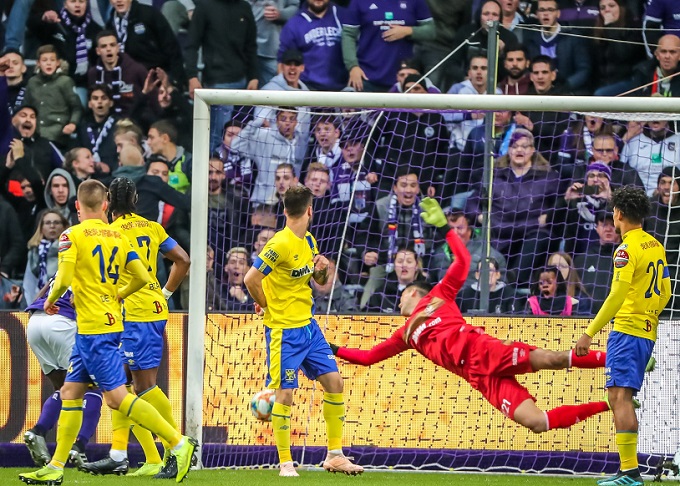 STVV thua đậm trong ngày Công Phượng ngồi trên khán đài