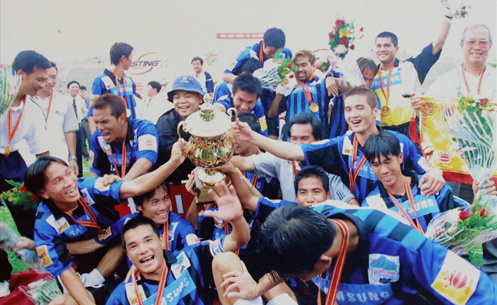 Đội nào vô địch V.League ngay khi vừa thăng hạng?