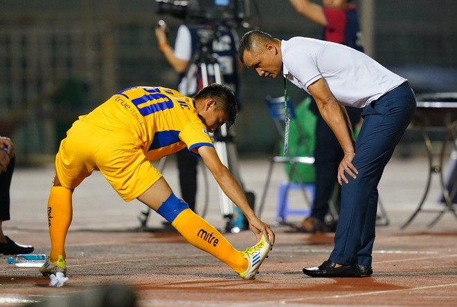 Phan Văn Đức dính phốt nặng, suýt bị SLNA thanh lý hợp đồng