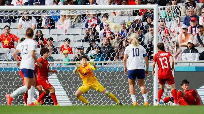 FIFA ca ngợi Kim Thanh và đội tuyển nữ Việt Nam