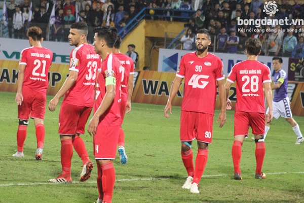 Trận Viettel vs Bình Dương phải đá lại vì sự cố trọng tài 'bẻ còi'?