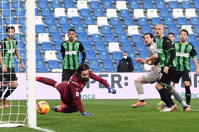 Soi kèo phạt góc Sassuolo vs Genoa, 0h30 ngày 23/12