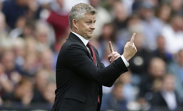 HLV Solskjaer bảo vệ các học trò sau trận thua trước Burnley