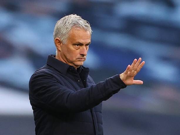 Jose Mourinho có 12 ngày để giữ ghế HLV Tottenham