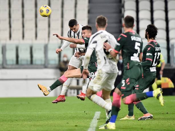 Ronaldo lập thành tích hiếm có trong lịch sử bóng đá châu Âu