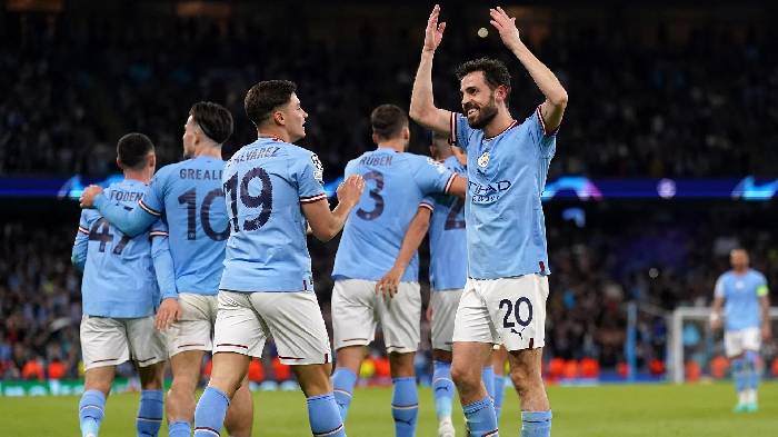 Man City tăng lương khủng, năn nỉ 'phù thuỷ' đa năng ở lại Etihad