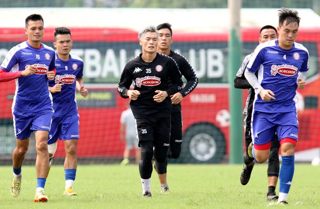 Thủ môn Bùi Tiến Dũng tự hào vì kiếm được nhiều tiền từ quảng cáo