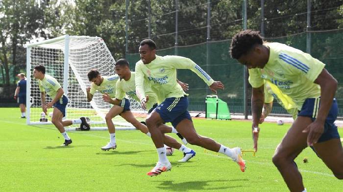 'Thật nghiệt ngã, cậu ấy còn phải tự tập một mình ở Arsenal'