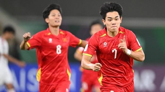 Nhận thẻ đỏ, Đình Bắc bị treo giò trong trận đấu với Malaysia