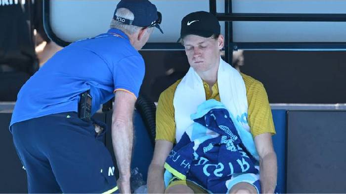 Sinner bị chuột rút vì trời nóng, thoát hiểm ngoạn mục ở vòng 3 Úc Mở rộng 2026