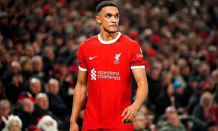 Alexander-Arnold phát hoảng, thuê vệ sĩ vì bị fan nữ quấy rối
