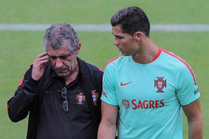 HLV Fernando Santos trấn an Ronaldo và người hâm mộ